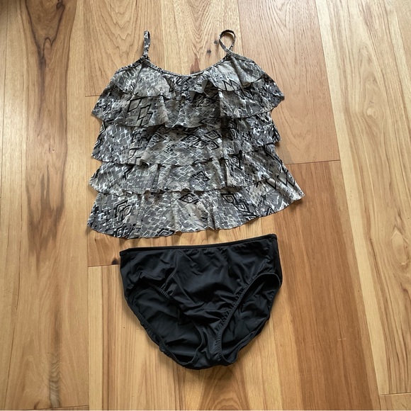 Venus Tan/Black Tankini, Size 6 - Picture 3 of 8